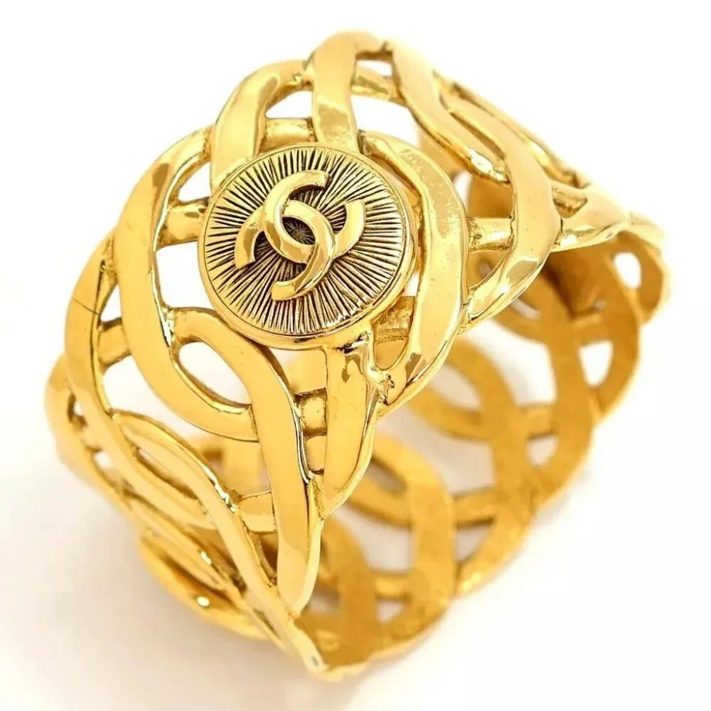 CHANEL CC Logo Round Bangle Bracelet 8.2" Gold Tone Auth w/Box w11581 - Picture 3 of 5